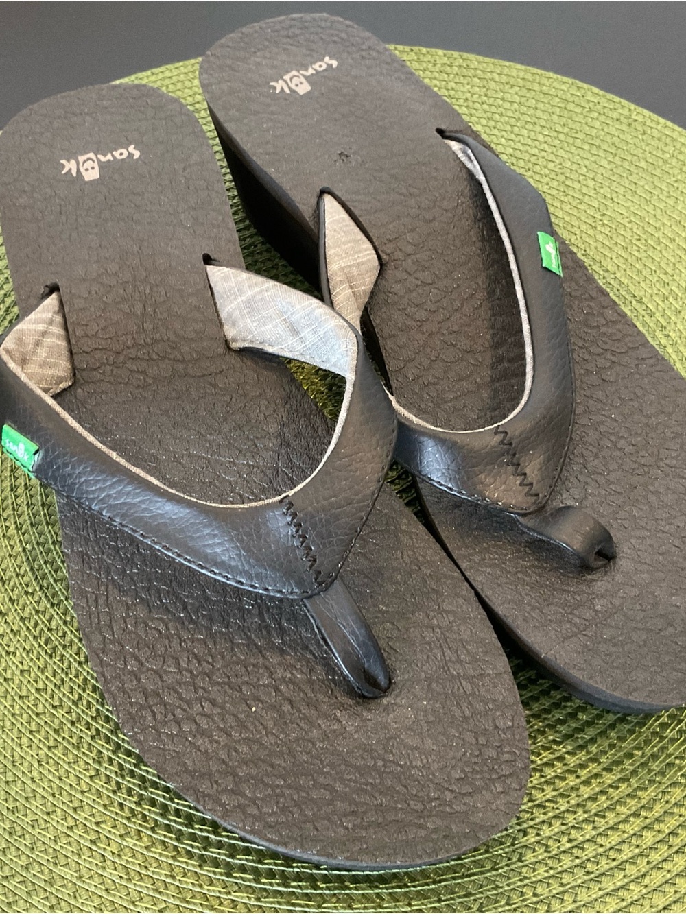 Sanuk Black Wedge Sandal Thong. Size 8. Preowned